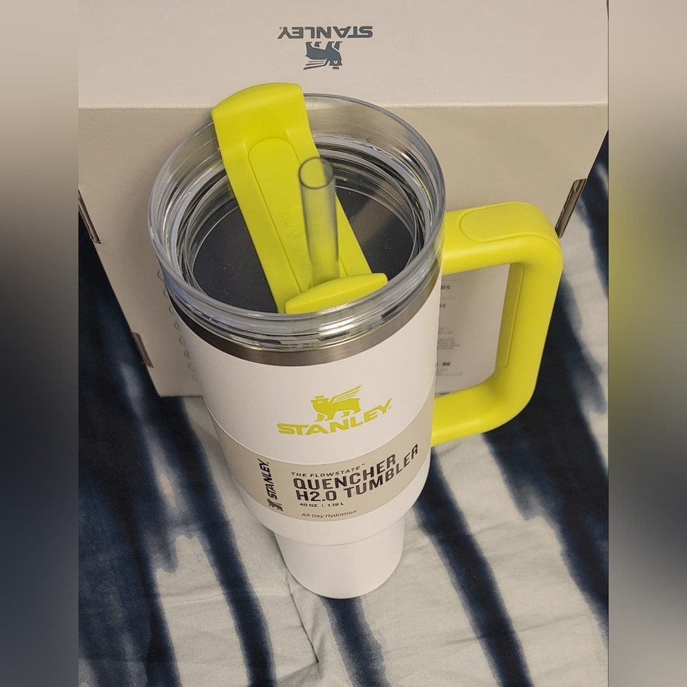 NWT Stanley insulated White/lime green 40 oz cup